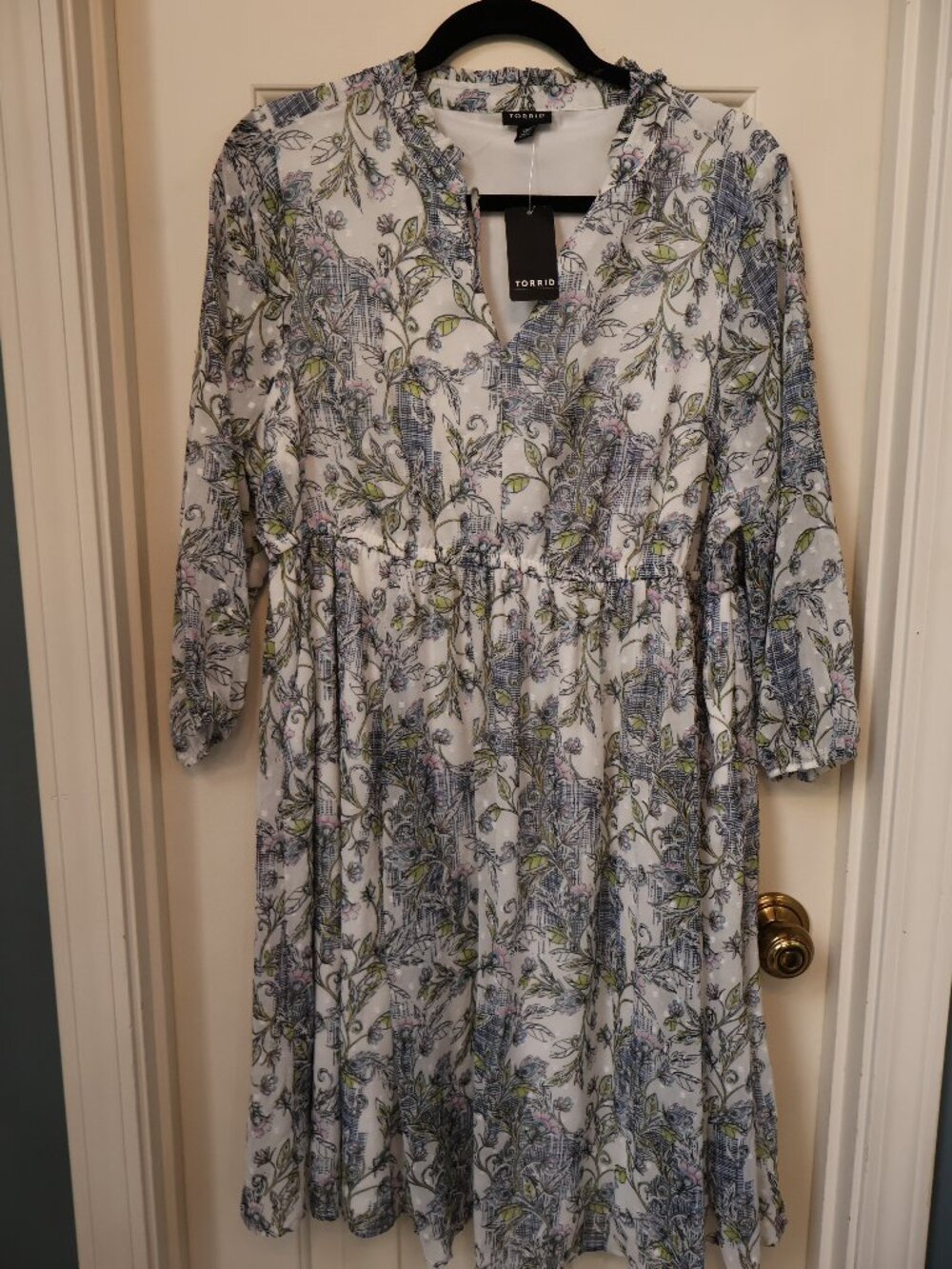 Torrid Womens Floral Long Sleeve Keyhole Dress, Knee Length with Pockets